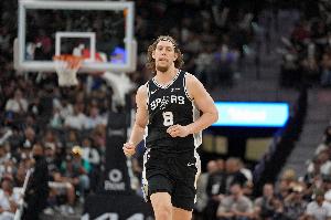 杨毅：米奇教练保守了 你有史上最出色打手奥利尼克&看他们害怕不